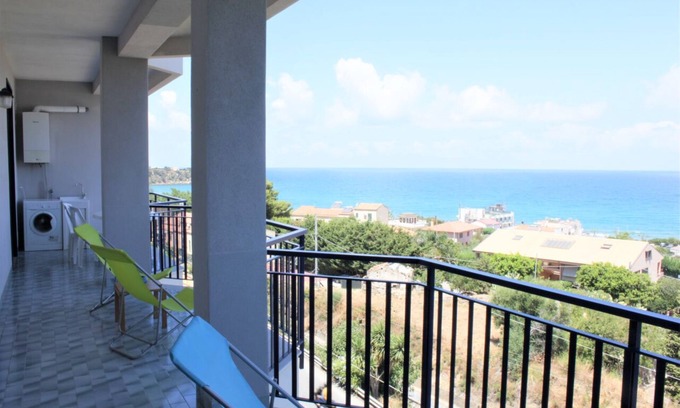 Cefalu Apartment | APARTMENT-1 WITH 2 ROOMS-NEAR THE SEA-PRIVATE PARKING-PANORAMIC VIEW