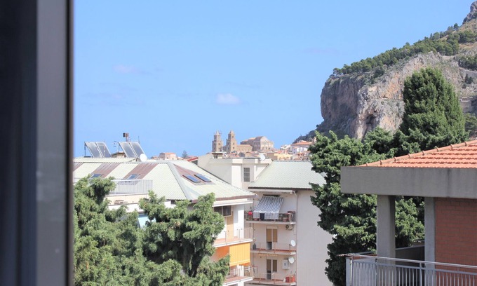 Cefalu Apartment | APARTMENT-2 NEAR THE SEA-PRIVATE PARKING-PANORAMIC VIEW