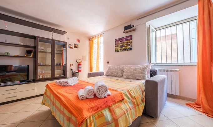 Condro Apartment | Apartment 'Casetta Bella' with Balcony, Wi-Fi and Air Conditioning