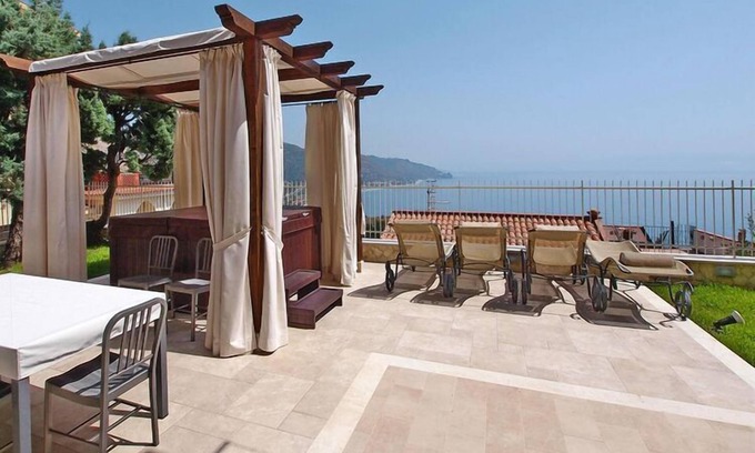 Taormina Apartment | Apartment in Taormina with jacuzzi