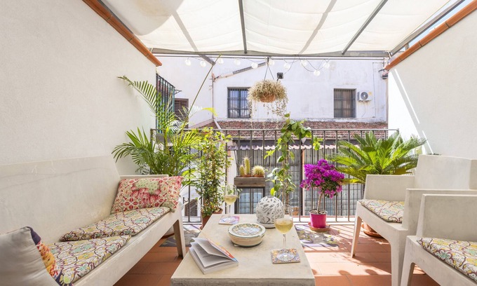 Kalsa Apartment | Apartment 'Mau House 44' with Private Terrace, Wi-Fi and Air Conditioning