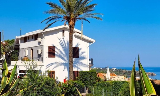 Cefalu Apartment | APPARTAMENTO: “AMETISTA”
