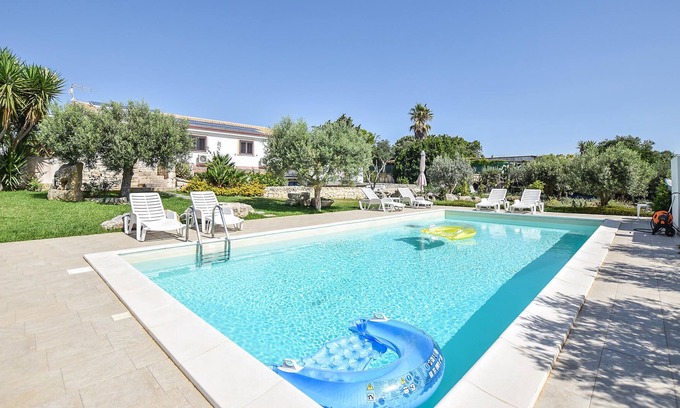 Ragusa House | Awaiting you is a cozy vacation apartment on a beautiful estate near Ragusa.