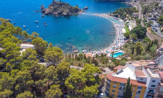 Mazzaro Apartment | Baia Amuri, bright apartment with dream terrace with breathtaking view