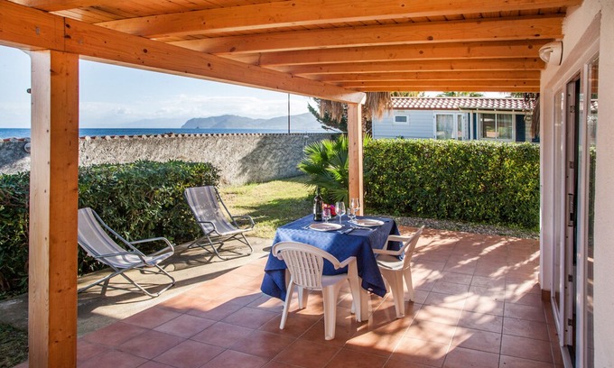 San Giorgio House | Beautiful one bedroom villa directly on the sea, pool, culture and relax ....