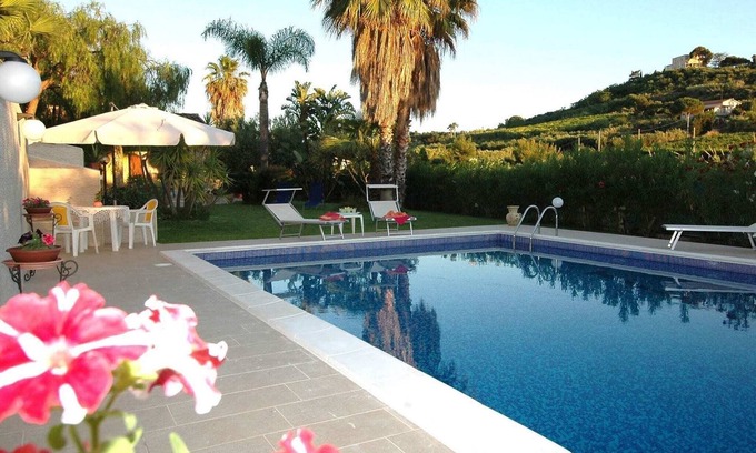Trappeto Villa | Belvilla by OYO Azzurra