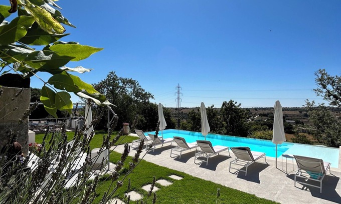 Casa Papa Villa | Bright and modern 5-bedroom villa sleeps 12