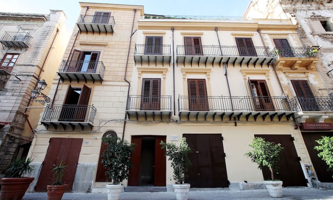Monte di Pieta Hotel | Casa Nostra Luxury Suites