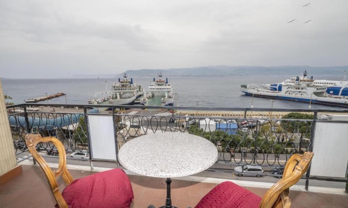 Province of Messina Apartment | Casa Viva (sullo Stretto di Messina)