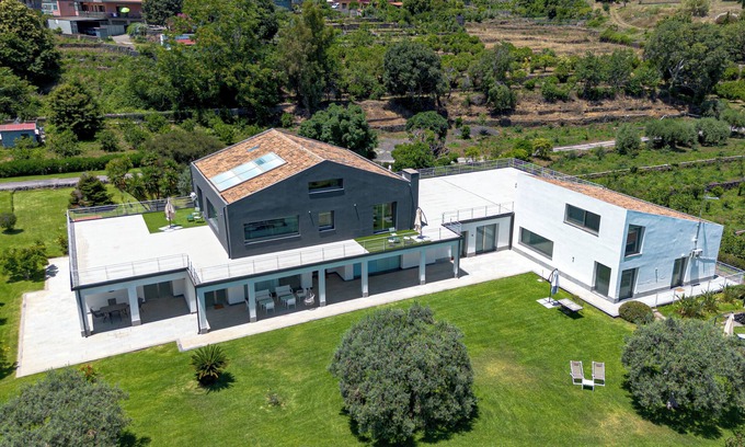 Santa Venerina Villa | Charming villa with 3 bedrooms and WiFi, AC in delightful Sicilia