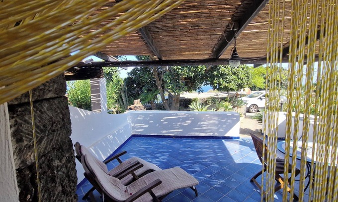 Kamma Apartment | Dammuso Hibiscus. between sea and sky