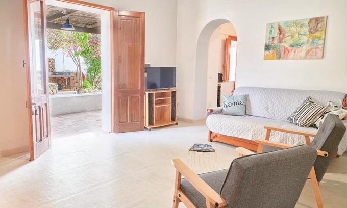 Pantelleria Apartment | Dammuso Profumo di Limone VISTA MARE