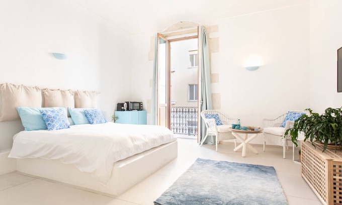 Santa Lucia Bed & Breakfast | Darsena Sunset Suite I by Wonderful Italy