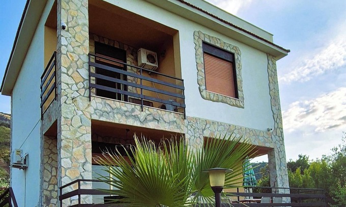 Altavilla Milicia Villa | Detached Property with garden and a view on the Sea near Palermo, Sicily
