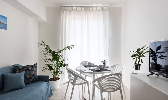 Syracuse Apartment | Dioniso Apartment with balcony by Wonderful Italy