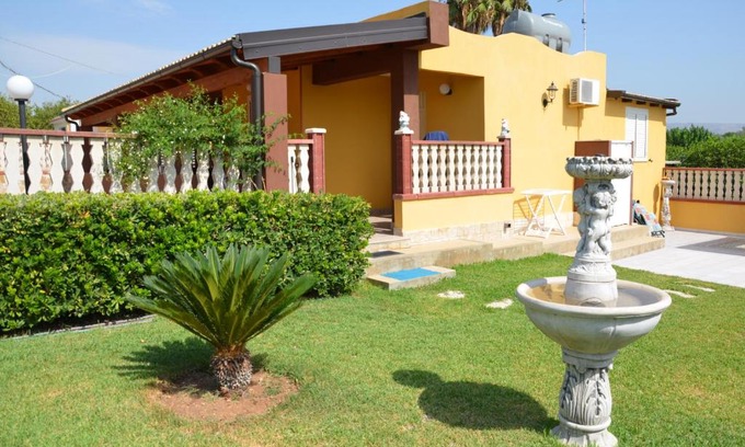 Noto Marina Villa | Falconara House