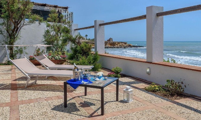 Torre di Mezzo House | Holiday house Santa Croce Camerina for 1 - 5 persons with 3 bedrooms - Holiday house
