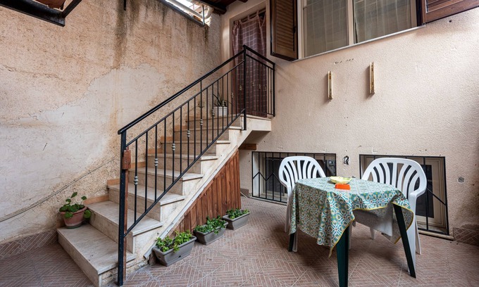 Trabia House | Holiday Home 'A Casa Di Manu' with Sea View, Terrace & Balcony
