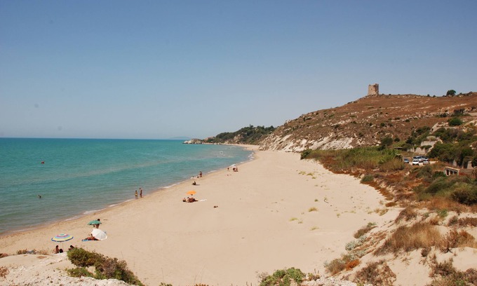 Lido Manfria House | Holiday home a stone's throw from the sea!