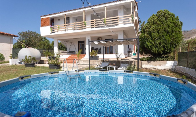 Terrasini House | Holiday Home 'Casa Vista Mare tra gli Ulivi' with Pool, Wi-Fi & A/C