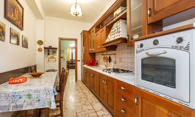 Brolo House | Holiday Home 'Olga Bnb' with Balcony and Wi-Fi