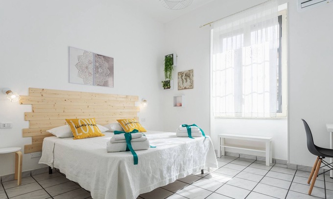 Palermo House | Holiday Home "Sophi's House" with Private Terrace & Wi-Fi