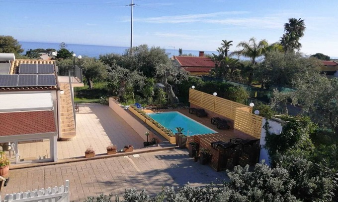 Cefalu Villa | House with private access to beach