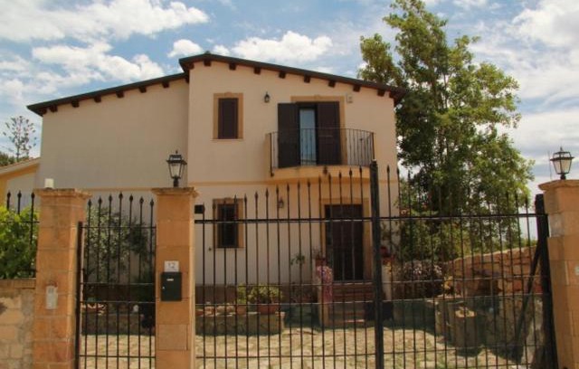 Noto Marina House | Il giardino di Petra