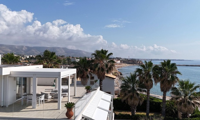 Avola Villa | Il San Carlo Puntocom Suite, sea view, with swimming pool and parking