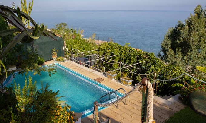 Santo Stefano di Camastra Villa | 100 m² Villa ∙ 3 bedrooms ∙ 7 guests