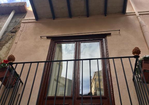 Castelbuono Apartment | La casa Accanto