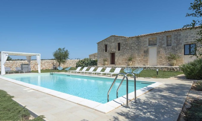 Ragusa Villa | La Dolce Vita - Six Bedroom Villa, Sleeps 16