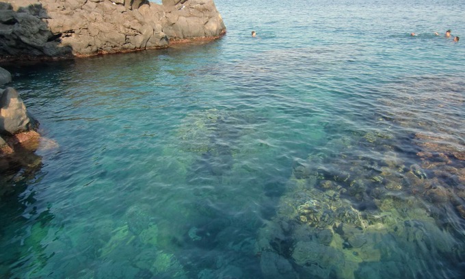 Cannizzaro Apartment | Luxury apartment 100m from the sea for 2-4 people with terrace. Quadrifoglio 3