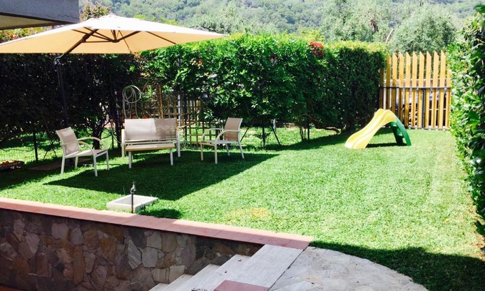Santa Tecla House | Midnight Holiday House