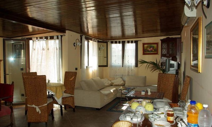 Santa Lucia House | Motel ∙ 8 guests
