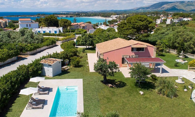 Fontane Bianche Villa | Private villa walking distance from the beach