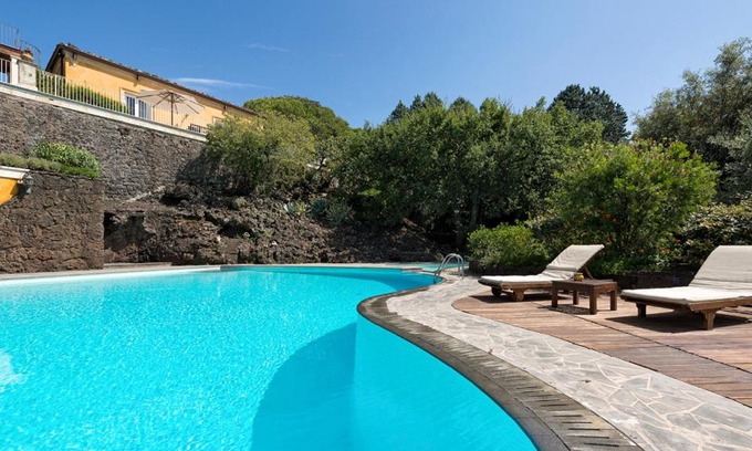 Ragalna Villa | Ragalna Villa Sleeps 6 with Pool