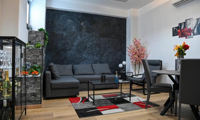 Borgo-Sanzio Apartment | Romeo Zen Luxury Home