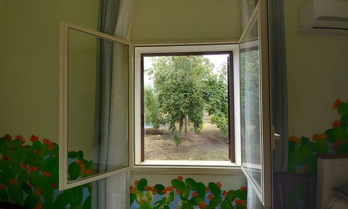 Castelvetrano Apartment | Room 'Fichidindia' with Shared Garden, Wi-Fi and Air Conditioning