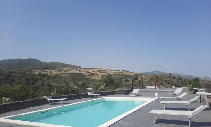 Piedimonte Etneo House | SIeSI room and pool