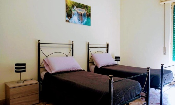 Coste Apartment | Sole, Mare & Etna, Appartamento con parcheggio privato e balconi con vista mare & Etna