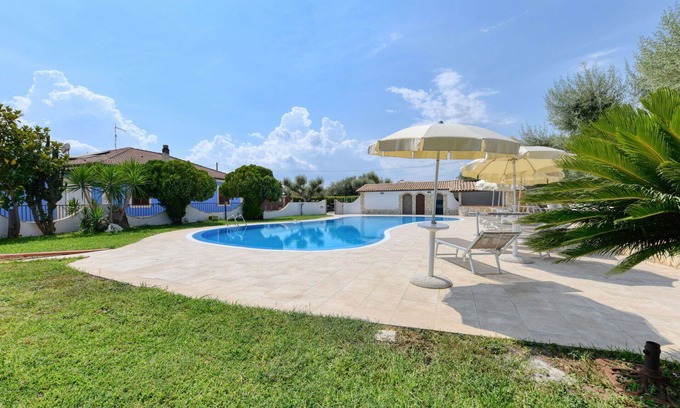 Syracuse Villa | Stunning private villa for 5 guests with private pool, WIFI, A/C, TV, terrace and pets allowed