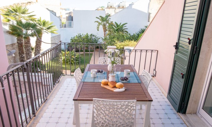 Marina di Ragusa Apartment | Talè Talè Apartment just 90m from the sandy beach