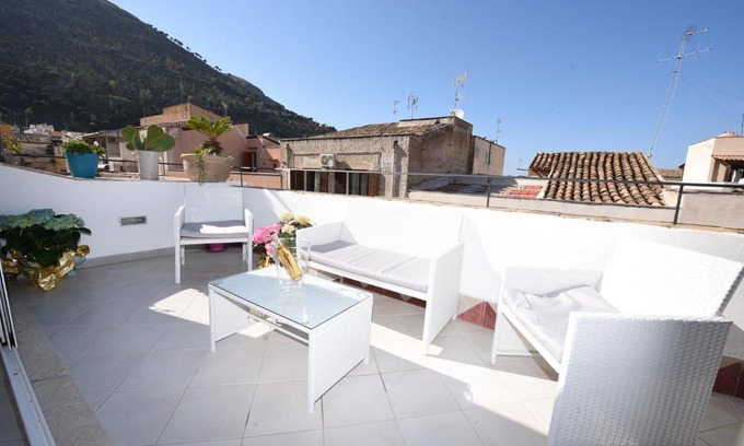 Castellammare del Golfo House | Terrazza in Palazzo Taormina