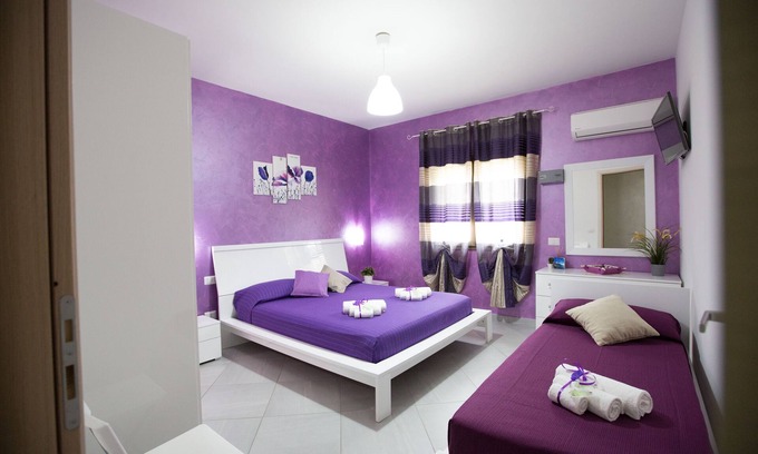 Cefalu Bed & Breakfast | Triple room with mountain view and window