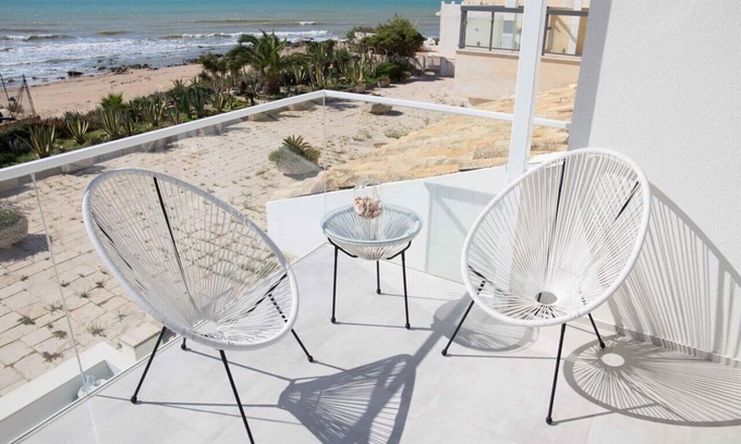 Casuzze House | Vacation home facing the sea