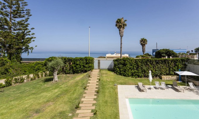 Noto Marina Villa | Villa ∙ 7 bedrooms ∙ 14 guests