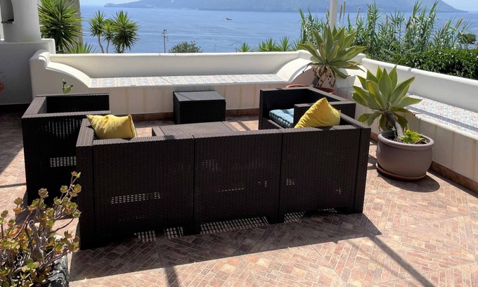 Santa Marina Salina Apartment | Villa Batanà - Garden and Pool S.Marina Salina