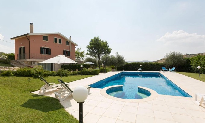 Giarratana Villa | Villa Calaforno