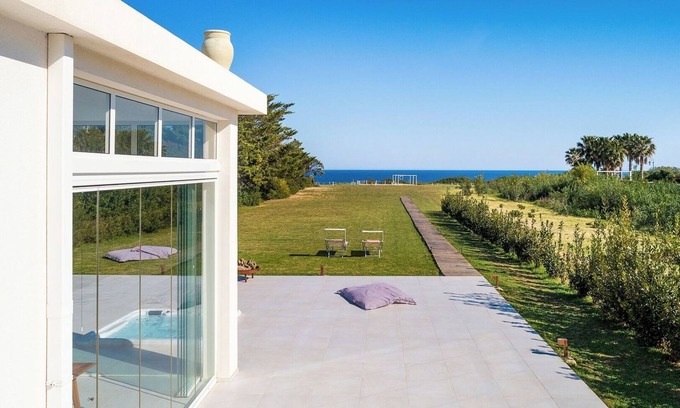 Avola Villa | Villa Caruso – sea front villa